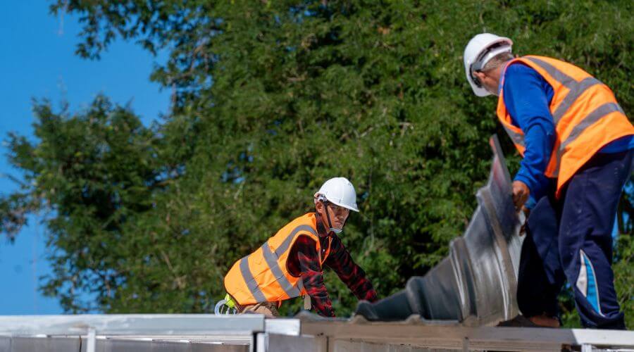 Professional gutter cleaning in Mapleton, UT